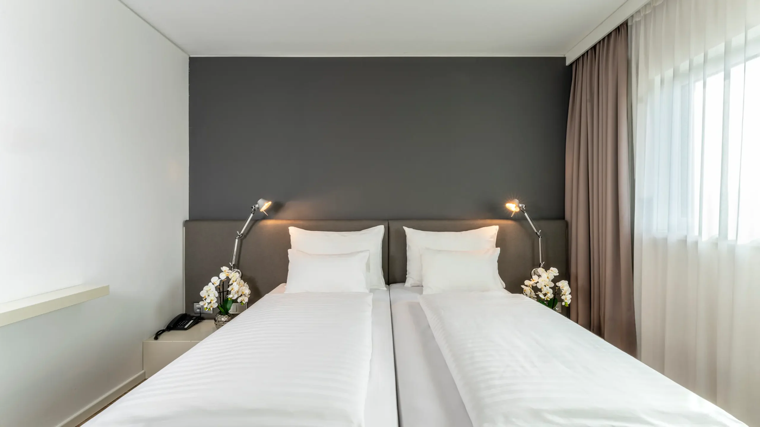 Stilvolles Hotelzimmer in Graz mit hochwertiger Ausstattung – ideal für Golfurlaub und die Casinos Golf EM.